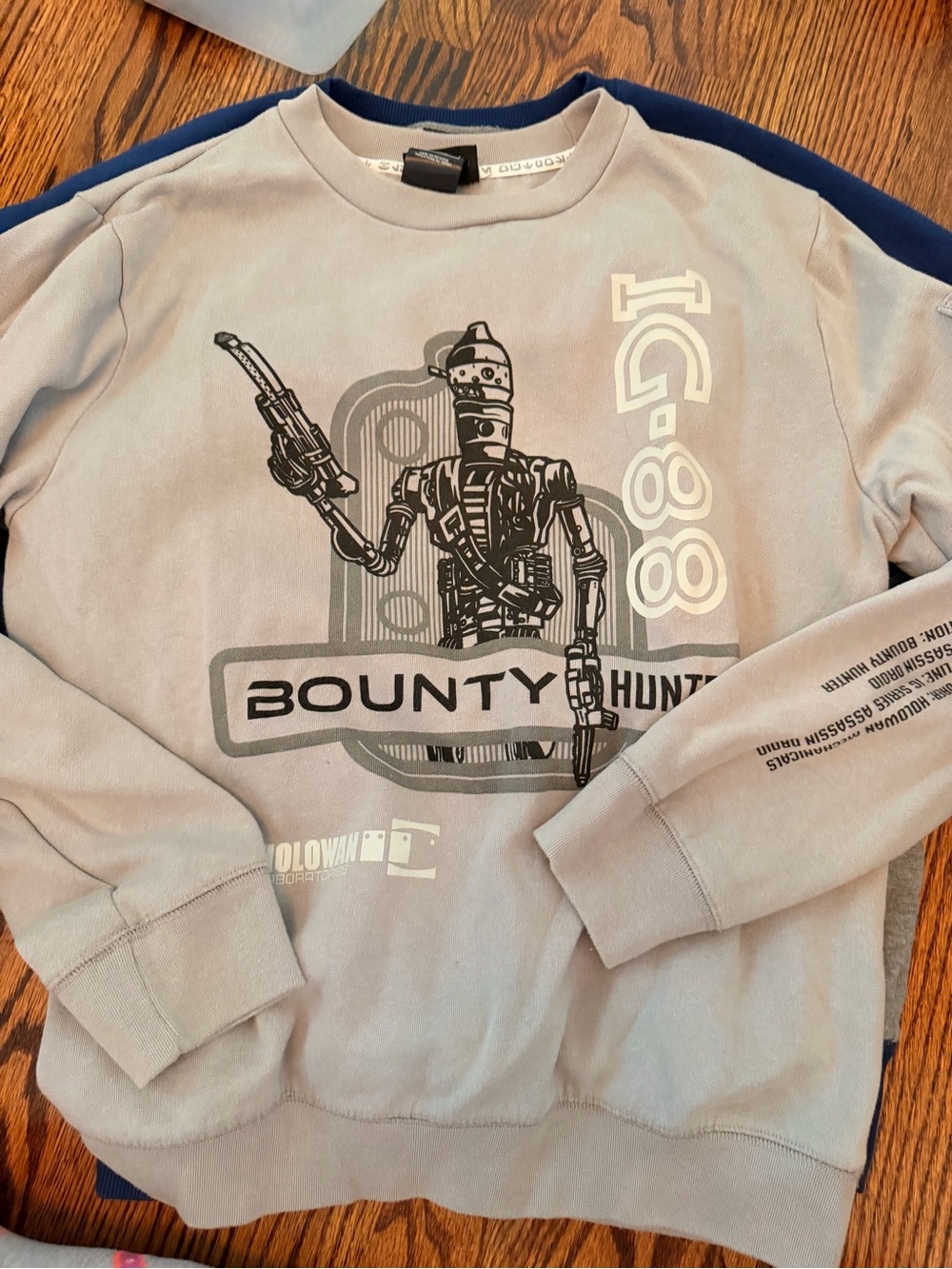 M - Unisex Star Wars Bounty Hunter Graphic Sweatshirt - Light Gray